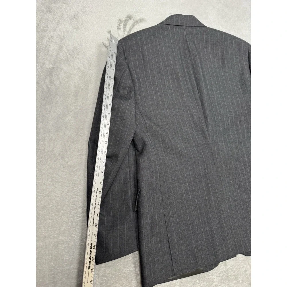 Vintage Gray Pinstripe Sport Coat Blazer Mens 40R 100% Wool Jacket USA 90s Y2K